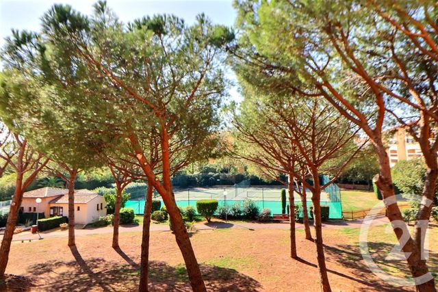 Appartement T3 à vendre - 3 pièces - 79.38 m2 - FREJUS - 83 - PROVENCE-ALPES-COTE-D-AZUR - Century 21 Sud Habitat