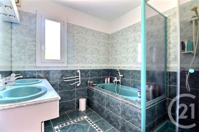 maison à vendre - 6 pièces - 140.0 m2 - FREJUS - 83 - PROVENCE-ALPES-COTE-D-AZUR - Century 21 Sud Habitat