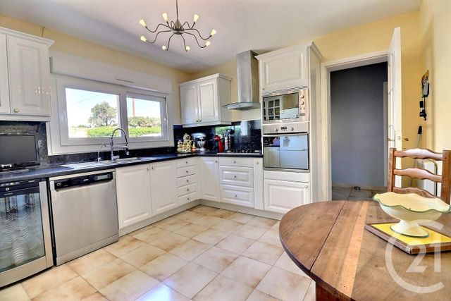 Afficher la photo en grand maison à vendre - 5 pièces - 122.68 m2 - ROQUEBRUNE SUR ARGENS - 83 - PROVENCE-ALPES-COTE-D-AZUR - Century 21 Sud Habitat