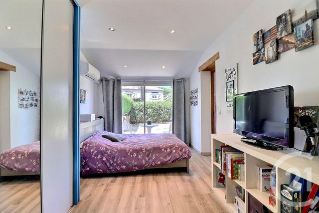 Afficher la photo en grand maison à vendre - 5 pièces - 122.68 m2 - ROQUEBRUNE SUR ARGENS - 83 - PROVENCE-ALPES-COTE-D-AZUR - Century 21 Sud Habitat