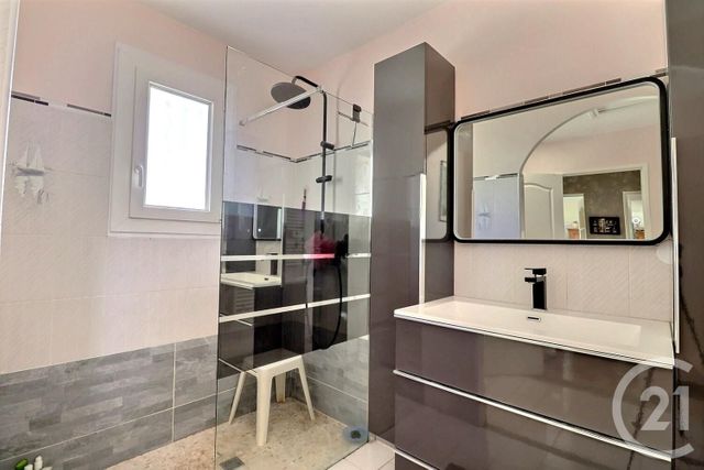 Afficher la photo en grand maison à vendre - 5 pièces - 122.68 m2 - ROQUEBRUNE SUR ARGENS - 83 - PROVENCE-ALPES-COTE-D-AZUR - Century 21 Sud Habitat