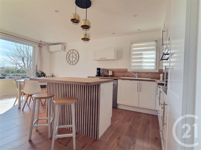 Afficher la photo en grand Appartement T3 à vendre - 3 pièces - 71.07 m2 - ST RAPHAEL - 83 - PROVENCE-ALPES-COTE-D-AZUR - Century 21 Sud Habitat