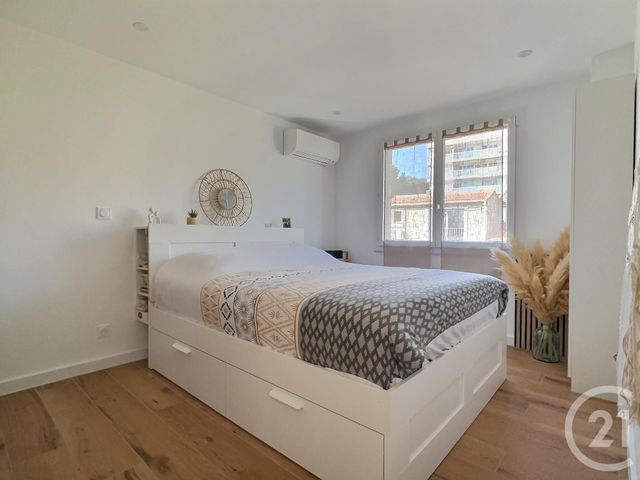 Afficher la photo en grand Appartement T3 à vendre - 3 pièces - 71.07 m2 - ST RAPHAEL - 83 - PROVENCE-ALPES-COTE-D-AZUR - Century 21 Sud Habitat