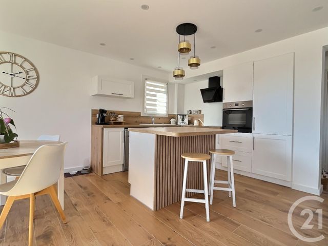 Afficher la photo en grand Appartement T3 à vendre - 3 pièces - 71.07 m2 - ST RAPHAEL - 83 - PROVENCE-ALPES-COTE-D-AZUR - Century 21 Sud Habitat