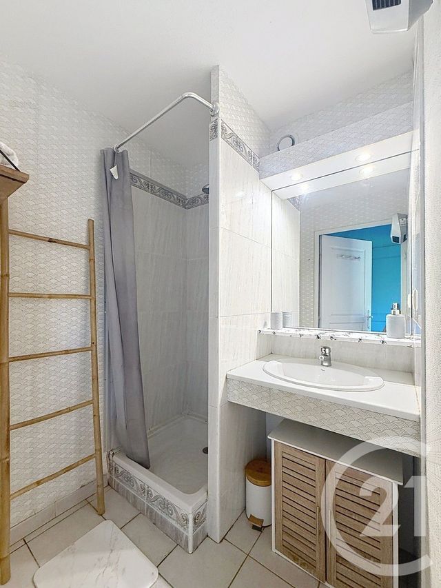 Appartement T1 à vendre - 1 pièce - 24.93 m2 - FREJUS - 83 - PROVENCE-ALPES-COTE-D-AZUR - Century 21 Sud Habitat