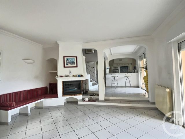 Afficher la photo en grand maison à vendre - 5 pièces - 150.37 m2 - LES ISSAMBRES - 83 - PROVENCE-ALPES-COTE-D-AZUR - Century 21 Sud Habitat
