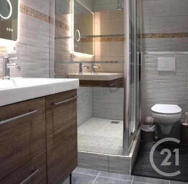 Appartement T2 à vendre - 2 pièces - 45.6 m2 - FREJUS - 83 - PROVENCE-ALPES-COTE-D-AZUR - Century 21 Sud Habitat