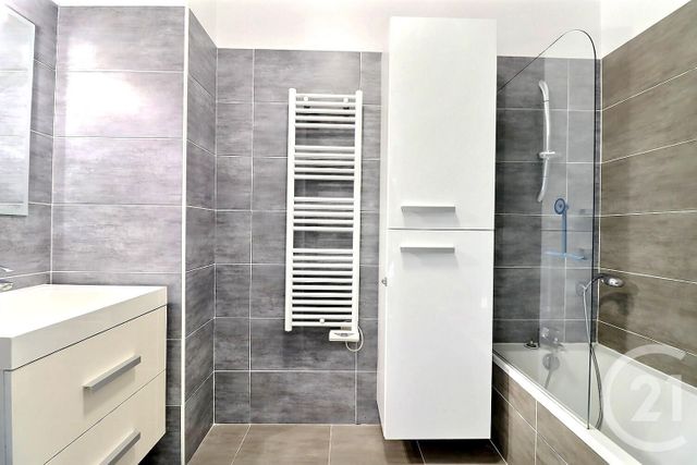 Appartement T3 à vendre - 3 pièces - 63.0 m2 - FREJUS - 83 - PROVENCE-ALPES-COTE-D-AZUR - Century 21 Sud Habitat