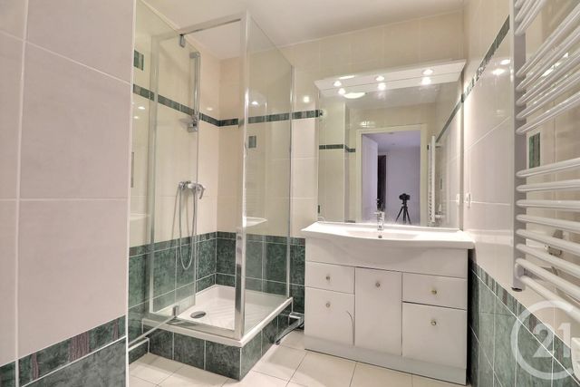 Appartement T4 à vendre - 4 pièces - 100.0 m2 - ST RAPHAEL - 83 - PROVENCE-ALPES-COTE-D-AZUR - Century 21 Sud Habitat