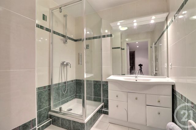 Appartement T4 à vendre - 4 pièces - 100.0 m2 - ST RAPHAEL - 83 - PROVENCE-ALPES-COTE-D-AZUR - Century 21 Sud Habitat