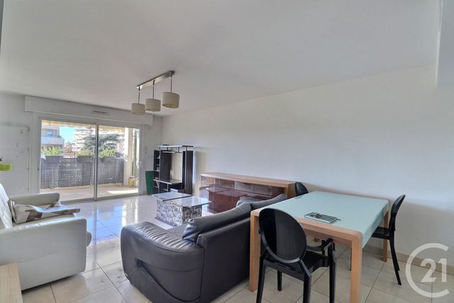 Appartement T4 à vendre - 4 pièces - 100.0 m2 - ST RAPHAEL - 83 - PROVENCE-ALPES-COTE-D-AZUR - Century 21 Sud Habitat