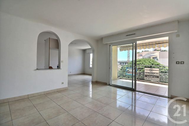Appartement T4 à vendre - 4 pièces - 100.0 m2 - ST RAPHAEL - 83 - PROVENCE-ALPES-COTE-D-AZUR - Century 21 Sud Habitat
