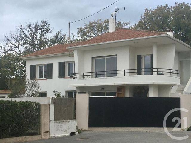 maison à vendre - 8 pièces - 200.0 m2 - FREJUS - 83 - PROVENCE-ALPES-COTE-D-AZUR - Century 21 Sud Habitat