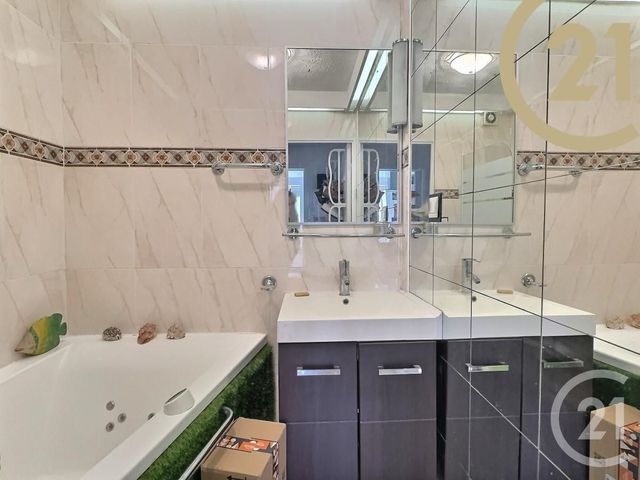 Appartement T3 à vendre - 3 pièces - 69.49 m2 - FREJUS - 83 - PROVENCE-ALPES-COTE-D-AZUR - Century 21 Sud Habitat