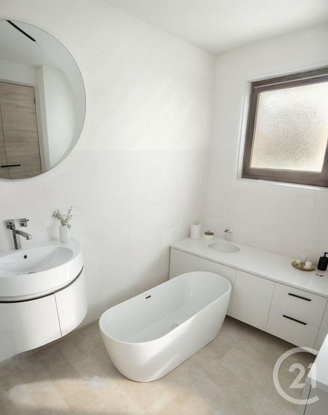 Appartement F3 à vendre - 3 pièces - 63.0 m2 - FREJUS - 83 - PROVENCE-ALPES-COTE-D-AZUR - Century 21 Sud Habitat