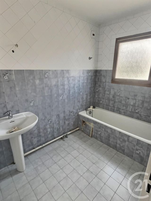 Appartement F3 à vendre - 3 pièces - 63.0 m2 - FREJUS - 83 - PROVENCE-ALPES-COTE-D-AZUR - Century 21 Sud Habitat