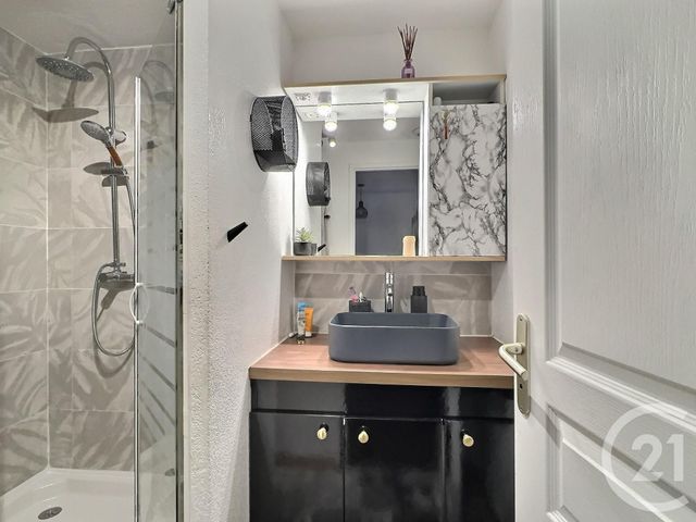 Appartement T3 à vendre - 3 pièces - 46.44 m2 - FREJUS - 83 - PROVENCE-ALPES-COTE-D-AZUR - Century 21 Sud Habitat