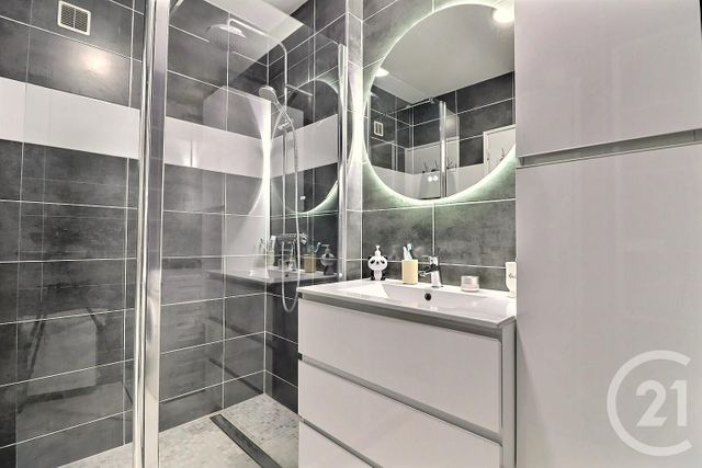 Appartement F4 à vendre - 4 pièces - 83.1 m2 - ST RAPHAEL - 83 - PROVENCE-ALPES-COTE-D-AZUR - Century 21 Sud Habitat