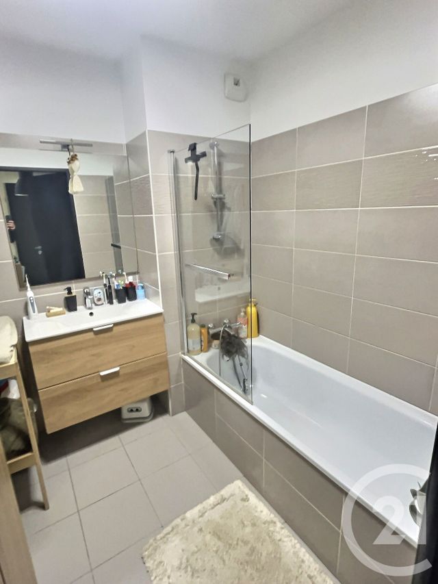 Appartement T3 à vendre - 3 pièces - 63.31 m2 - FREJUS - 83 - PROVENCE-ALPES-COTE-D-AZUR - Century 21 Sud Habitat