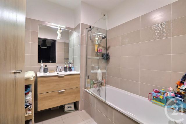 Appartement T3 à vendre - 3 pièces - 63.31 m2 - FREJUS - 83 - PROVENCE-ALPES-COTE-D-AZUR - Century 21 Sud Habitat