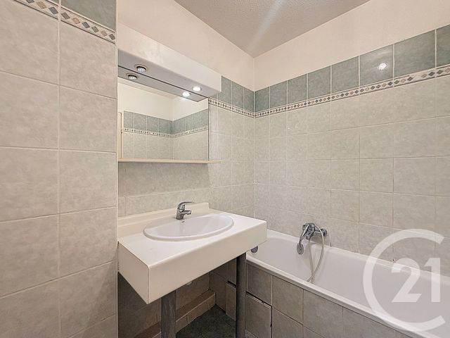 Appartement F2 à vendre - 2 pièces - 48.95 m2 - FREJUS - 83 - PROVENCE-ALPES-COTE-D-AZUR - Century 21 Sud Habitat