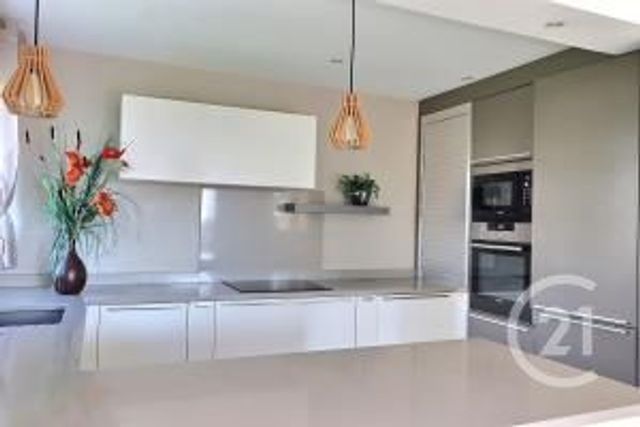 Appartement F4 à vendre - 4 pièces - 102.0 m2 - FREJUS - 83 - PROVENCE-ALPES-COTE-D-AZUR - Century 21 Sud Habitat