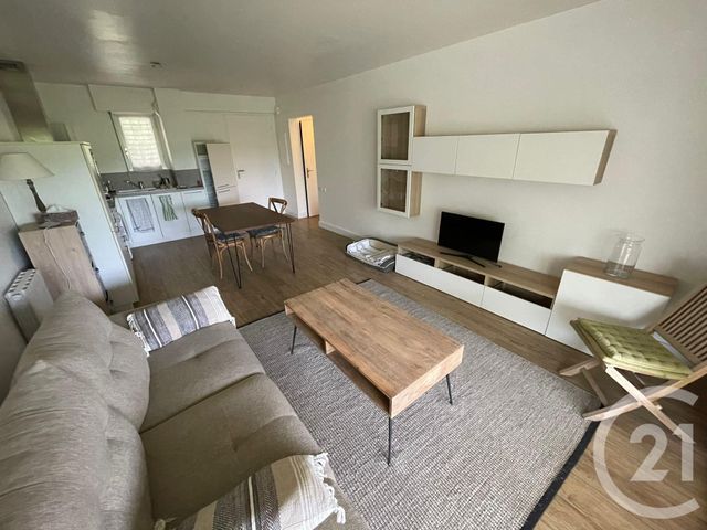 Appartement T2 à vendre - 2 pièces - 44.0 m2 - ST RAPHAEL - 83 - PROVENCE-ALPES-COTE-D-AZUR - Century 21 Sud Habitat