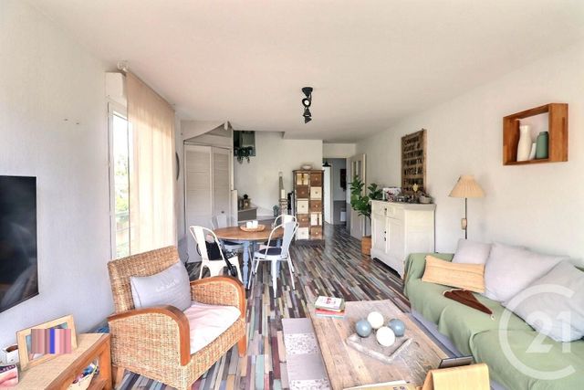 Appartement T3 à vendre - 3 pièces - 72.42 m2 - FREJUS - 83 - PROVENCE-ALPES-COTE-D-AZUR - Century 21 Sud Habitat