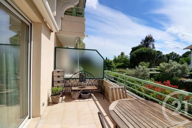 Appartement T3 à vendre - 3 pièces - 72.42 m2 - FREJUS - 83 - PROVENCE-ALPES-COTE-D-AZUR - Century 21 Sud Habitat