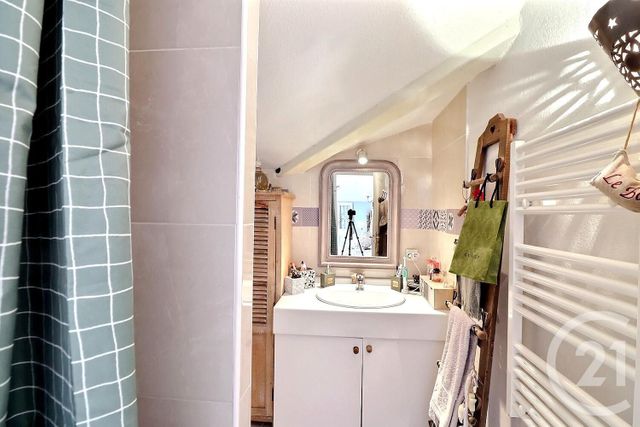 Appartement T3 à vendre - 3 pièces - 72.42 m2 - FREJUS - 83 - PROVENCE-ALPES-COTE-D-AZUR - Century 21 Sud Habitat