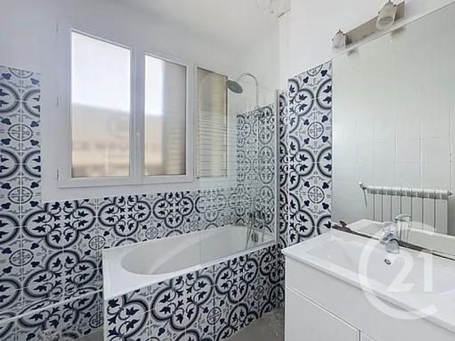 Appartement T4 à vendre - 71 pièces - 71.0 m2 - FREJUS - 83 - PROVENCE-ALPES-COTE-D-AZUR - Century 21 Sud Habitat