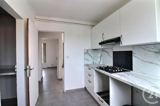 Appartement T4 à vendre - 71 pièces - 71.0 m2 - FREJUS - 83 - PROVENCE-ALPES-COTE-D-AZUR - Century 21 Sud Habitat