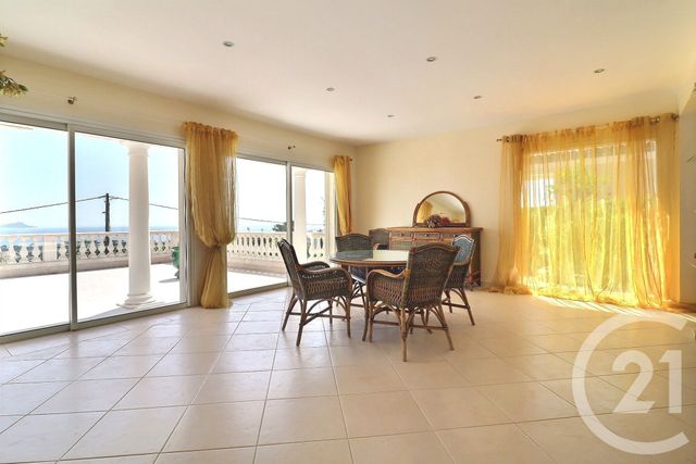 maison à vendre - 6 pièces - 245.0 m2 - FREJUS - 83 - PROVENCE-ALPES-COTE-D-AZUR - Century 21 Sud Habitat