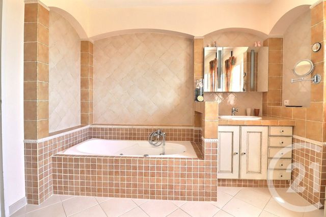 maison à vendre - 6 pièces - 245.0 m2 - FREJUS - 83 - PROVENCE-ALPES-COTE-D-AZUR - Century 21 Sud Habitat