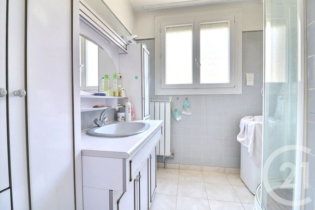 Appartement F3 à vendre - 3 pièces - 61.33 m2 - ST RAPHAEL - 83 - PROVENCE-ALPES-COTE-D-AZUR - Century 21 Sud Habitat