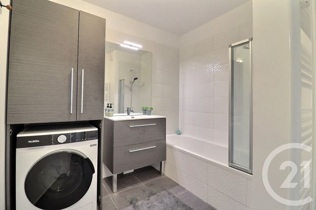 Appartement F3 à vendre - 3 pièces - 56.46 m2 - FREJUS - 83 - PROVENCE-ALPES-COTE-D-AZUR - Century 21 Sud Habitat