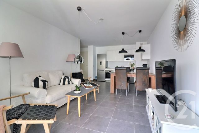 Appartement F3 à vendre - 3 pièces - 56.46 m2 - FREJUS - 83 - PROVENCE-ALPES-COTE-D-AZUR - Century 21 Sud Habitat