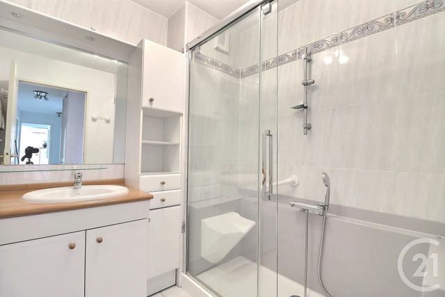 Appartement T4 à vendre - 4 pièces - 82.88 m2 - ST RAPHAEL - 83 - PROVENCE-ALPES-COTE-D-AZUR - Century 21 Sud Habitat