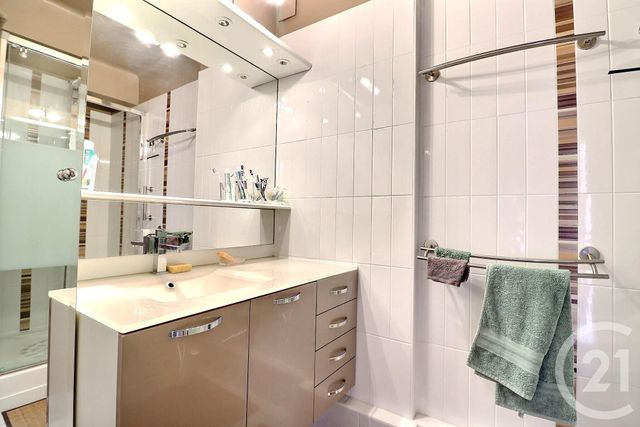 Appartement T3 à vendre - 3 pièces - 64.8 m2 - ST RAPHAEL - 83 - PROVENCE-ALPES-COTE-D-AZUR - Century 21 Sud Habitat