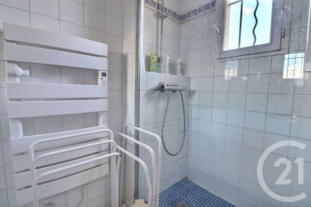 Appartement T2 à vendre - 2 pièces - 64.27 m2 - ROQUEBRUNE SUR ARGENS - 83 - PROVENCE-ALPES-COTE-D-AZUR - Century 21 Sud Habitat