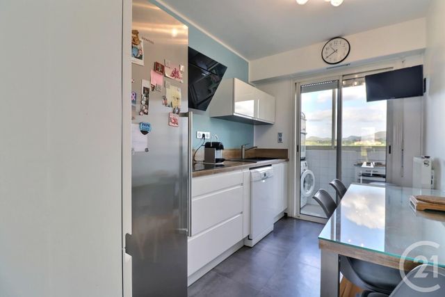 Appartement T3 à vendre - 3 pièces - 62.15 m2 - ST RAPHAEL - 83 - PROVENCE-ALPES-COTE-D-AZUR - Century 21 Sud Habitat
