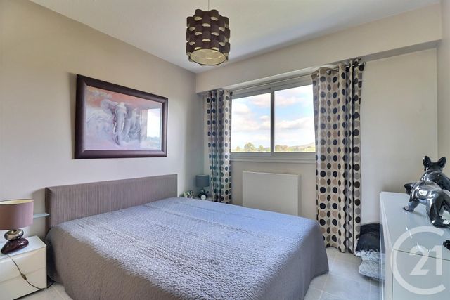 Appartement T3 à vendre - 3 pièces - 62.15 m2 - ST RAPHAEL - 83 - PROVENCE-ALPES-COTE-D-AZUR - Century 21 Sud Habitat