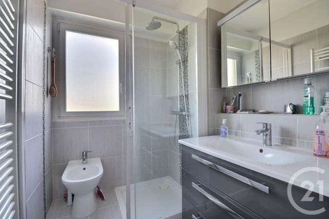 Appartement T3 à vendre - 3 pièces - 62.15 m2 - ST RAPHAEL - 83 - PROVENCE-ALPES-COTE-D-AZUR - Century 21 Sud Habitat